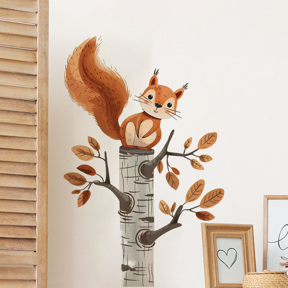 Baby Nursery Set Furniture - Scoiattolo cartone animato in un albero
